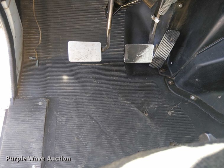 image for item EC1215 1996 International 4700 utility / service truck