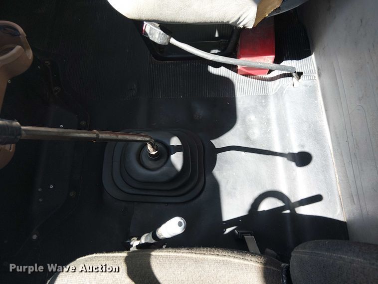 image for item EC1215 1996 International 4700 utility / service truck