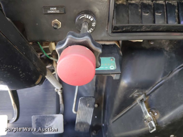 image for item EC1215 1996 International 4700 utility / service truck