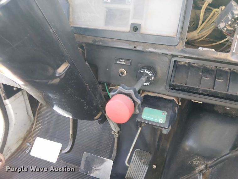 image for item EC1215 1996 International 4700 utility / service truck