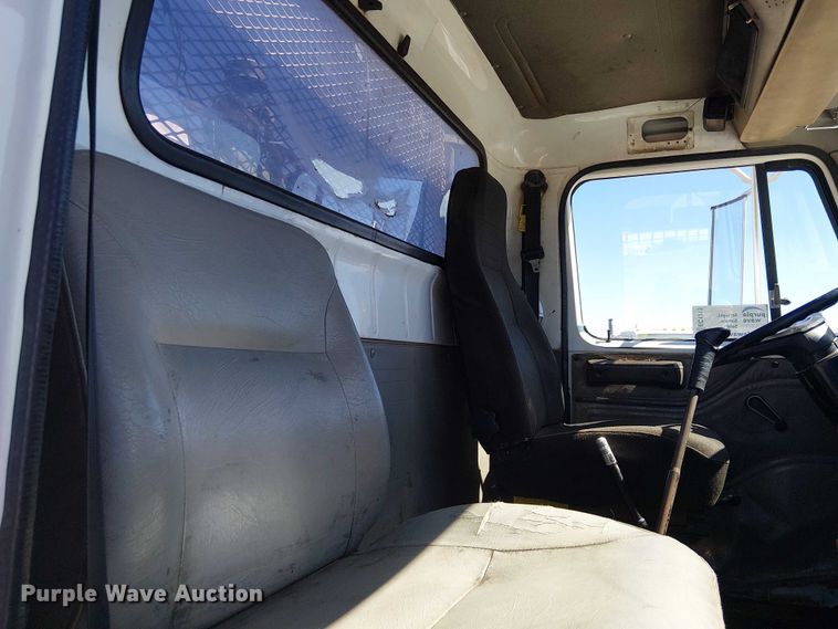 image for item EC1215 1996 International 4700 utility / service truck