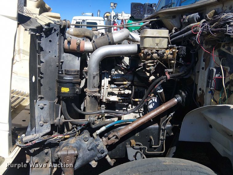 image for item EC1215 1996 International 4700 utility / service truck