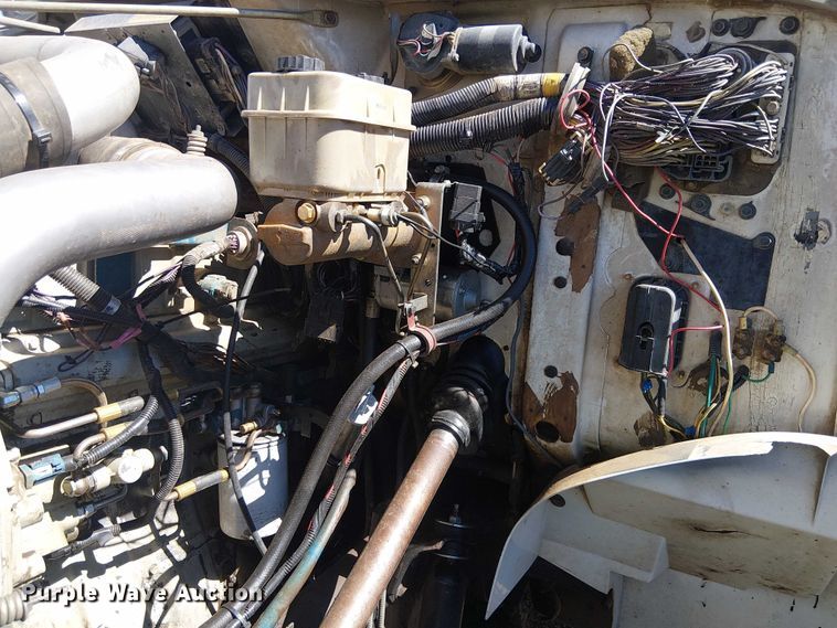 image for item EC1215 1996 International 4700 utility / service truck