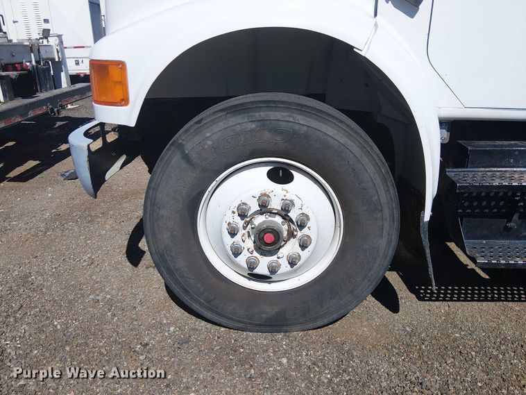 image for item EC1215 1996 International 4700 utility / service truck