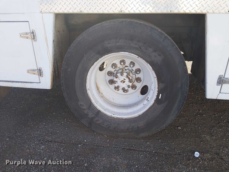 image for item EC1215 1996 International 4700 utility / service truck