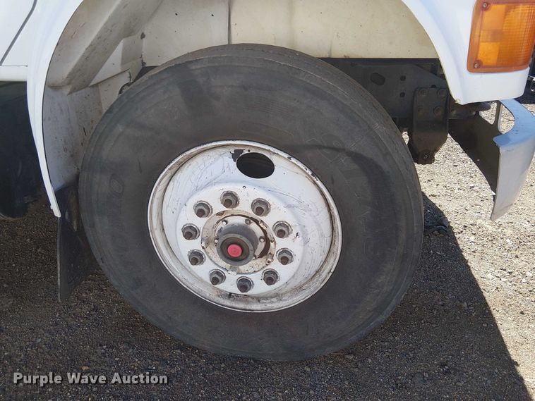 image for item EC1215 1996 International 4700 utility / service truck