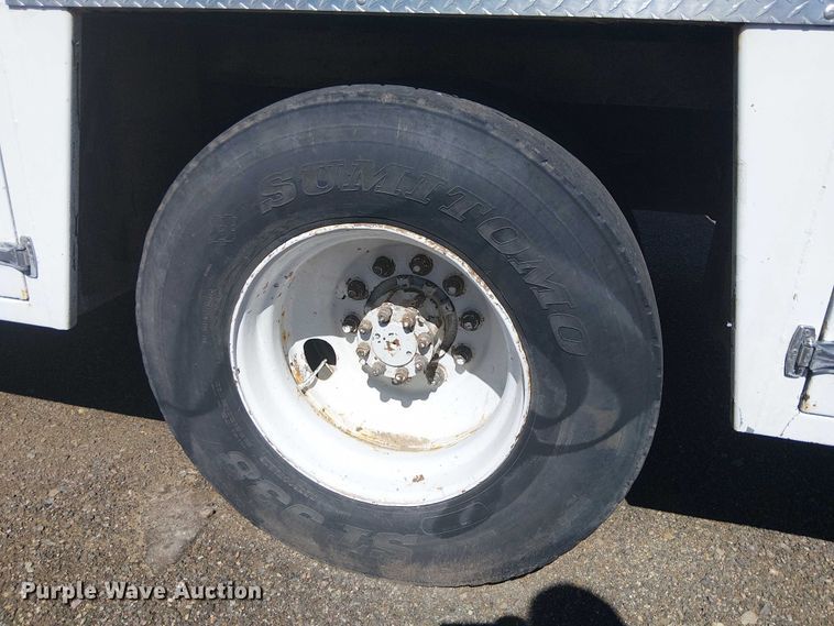 image for item EC1215 1996 International 4700 utility / service truck