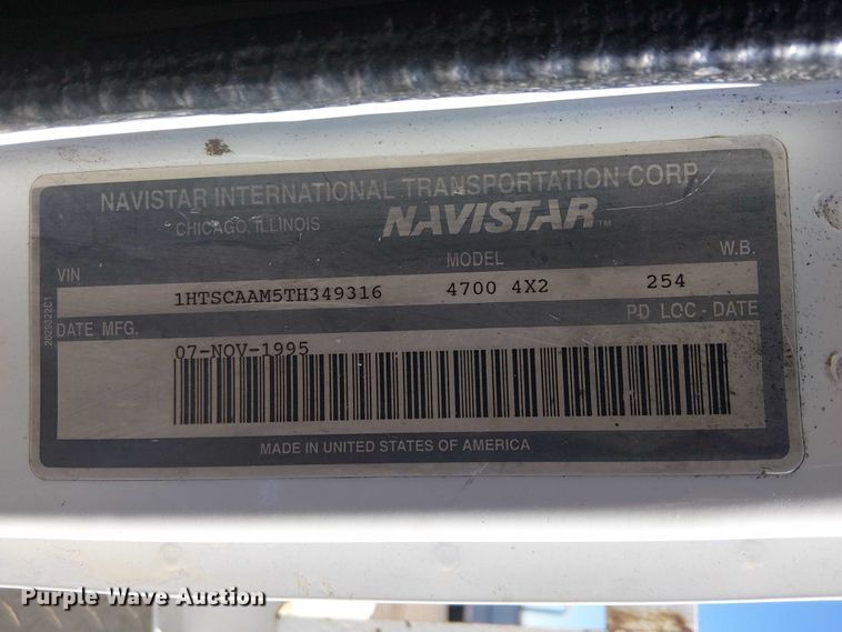 image for item EC1215 1996 International 4700 utility / service truck