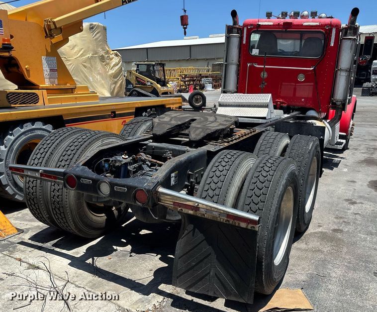 image for item EC3598 2009 Peterbilt 389 semi truck