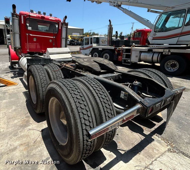 image for item EC3598 2009 Peterbilt 389 semi truck