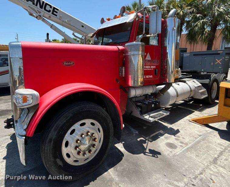 image for item EC3598 2009 Peterbilt 389 semi truck