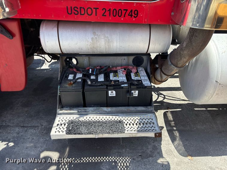 image for item EC3598 2009 Peterbilt 389 semi truck