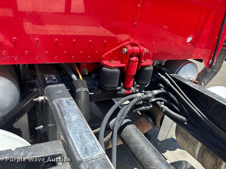 image for item EC3598 2009 Peterbilt 389 semi truck