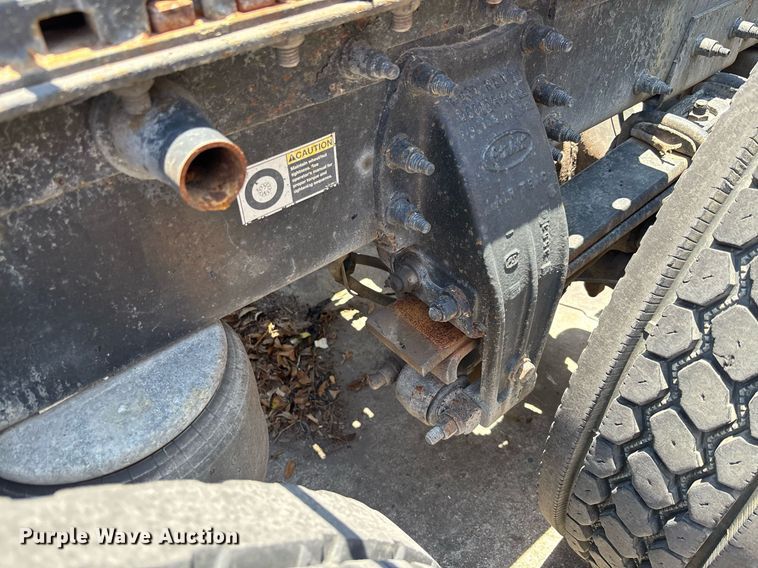 image for item EC3598 2009 Peterbilt 389 semi truck