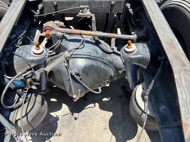 image for item EC3598 2009 Peterbilt 389 semi truck