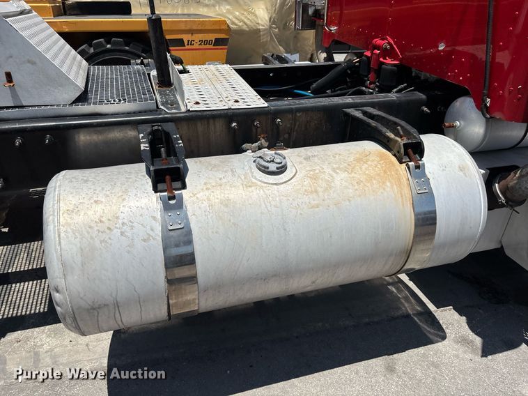 image for item EC3598 2009 Peterbilt 389 semi truck