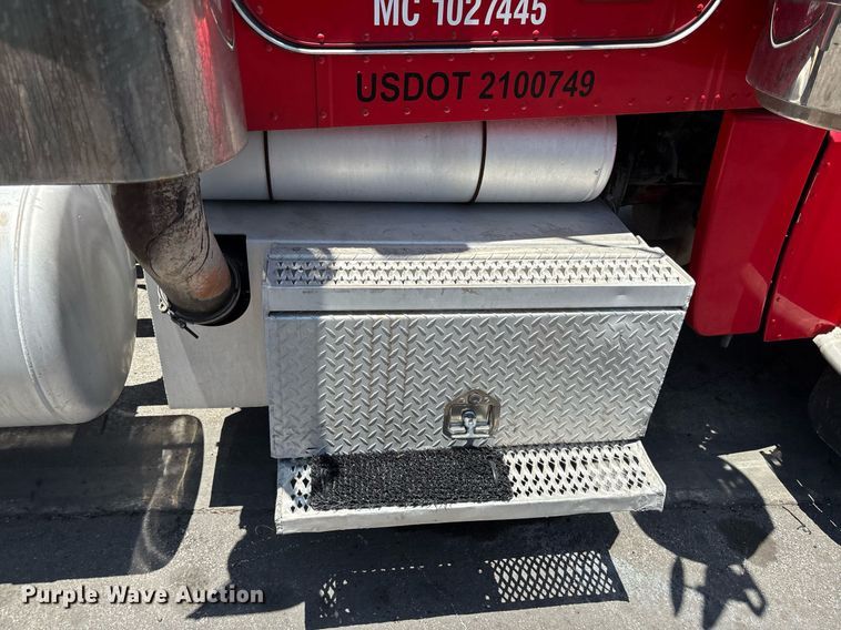 image for item EC3598 2009 Peterbilt 389 semi truck