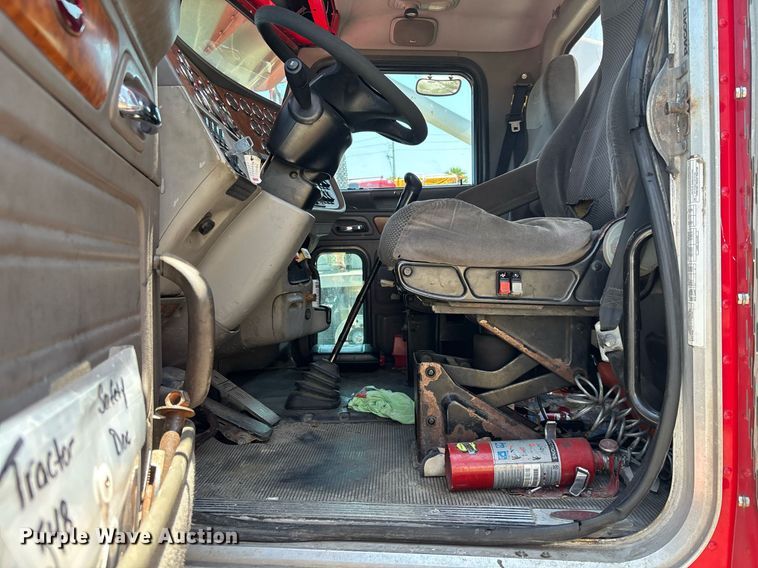 image for item EC3598 2009 Peterbilt 389 semi truck