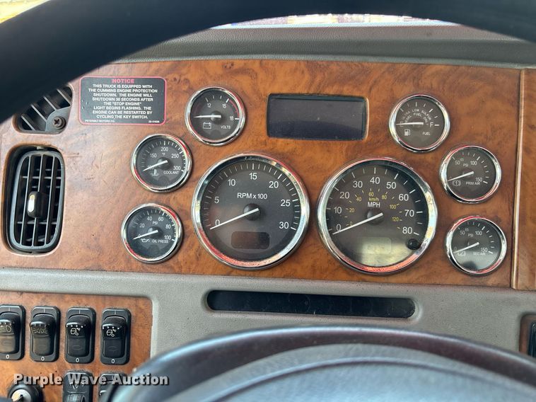 image for item EC3598 2009 Peterbilt 389 semi truck