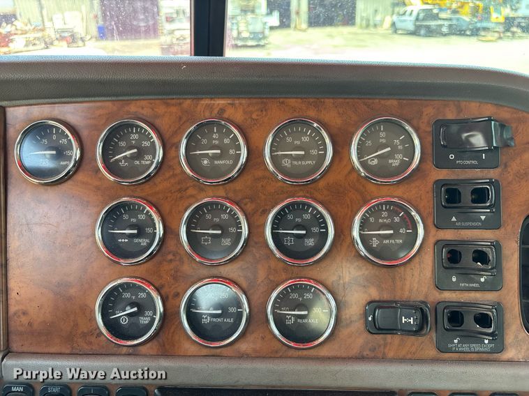 image for item EC3598 2009 Peterbilt 389 semi truck