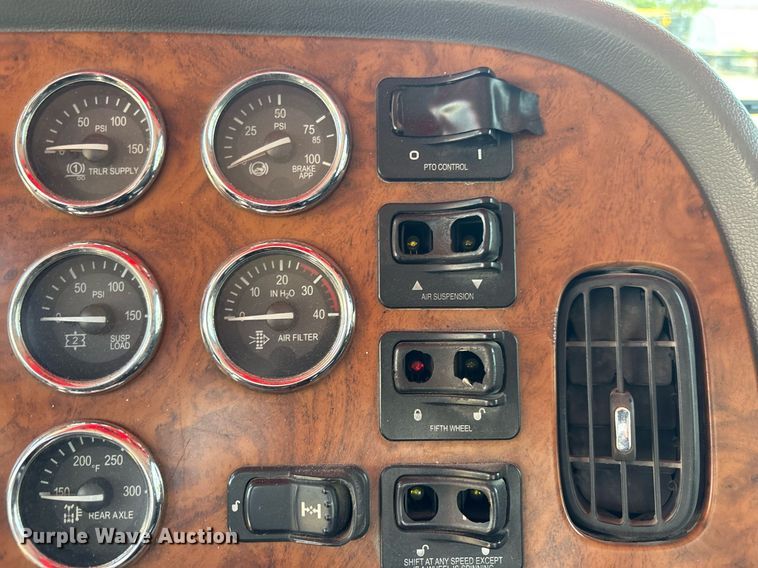 image for item EC3598 2009 Peterbilt 389 semi truck