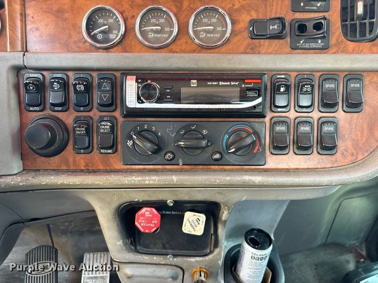 image for item EC3598 2009 Peterbilt 389 semi truck