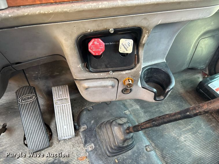 image for item EC3598 2009 Peterbilt 389 semi truck