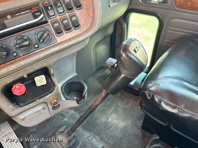 image for item EC3598 2009 Peterbilt 389 semi truck