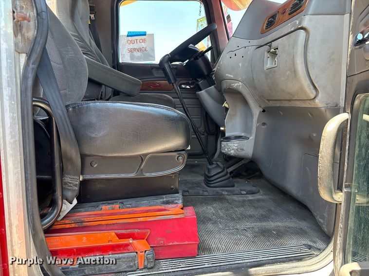 image for item EC3598 2009 Peterbilt 389 semi truck