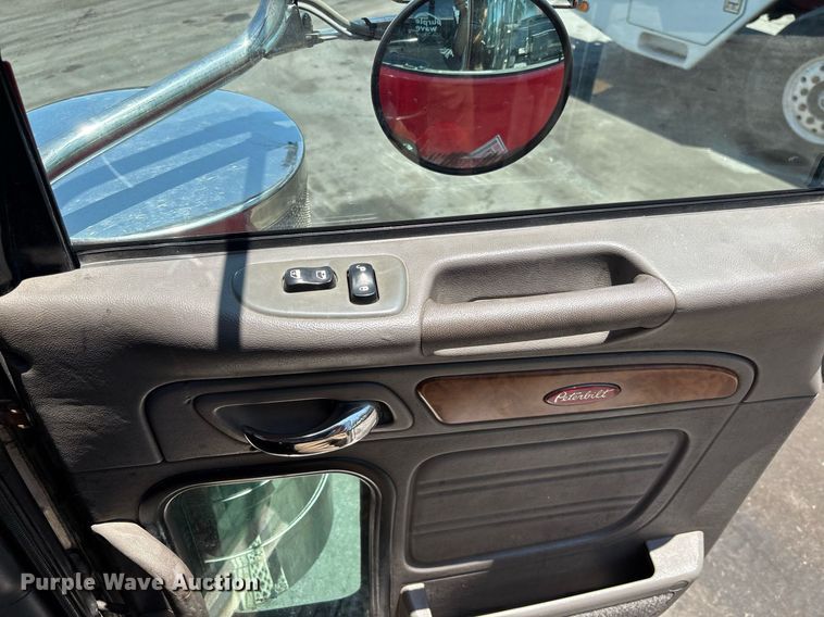 image for item EC3598 2009 Peterbilt 389 semi truck