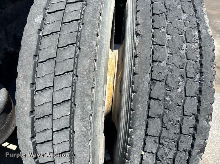 image for item EC3598 2009 Peterbilt 389 semi truck