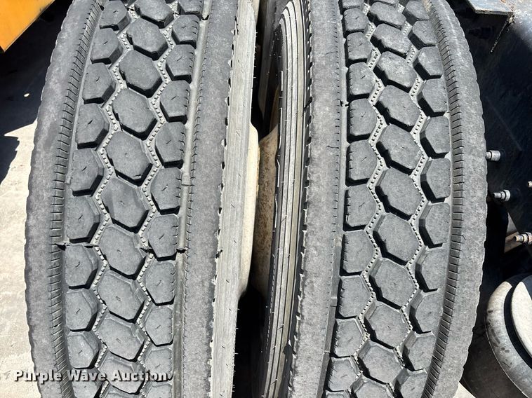 image for item EC3598 2009 Peterbilt 389 semi truck