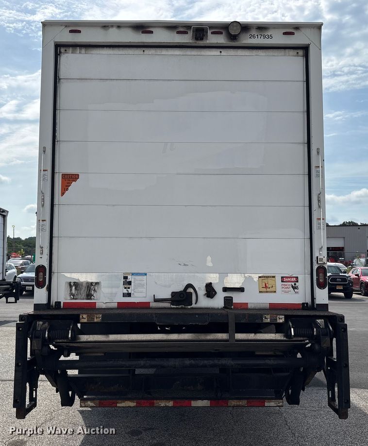 image for item EC4392 2017 Hino 268 box truck