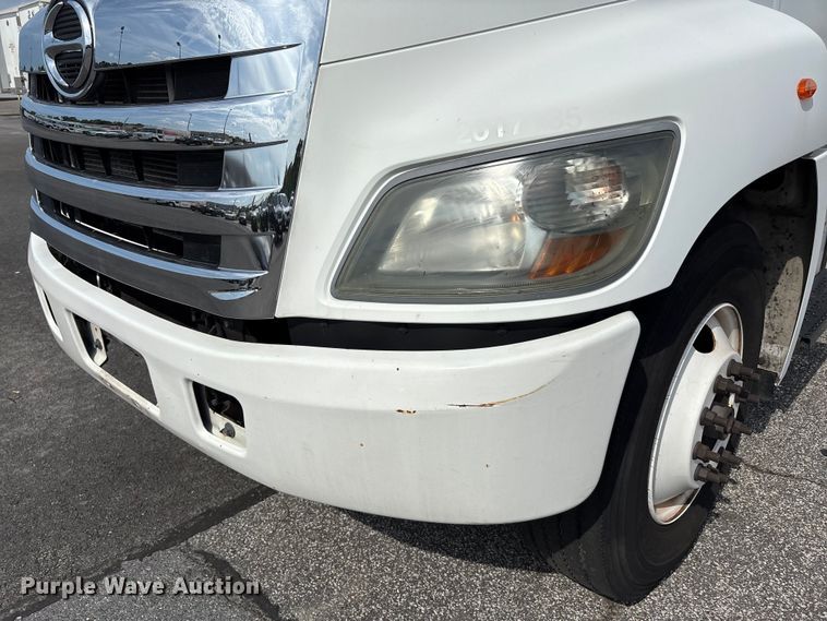image for item EC4392 2017 Hino 268 box truck