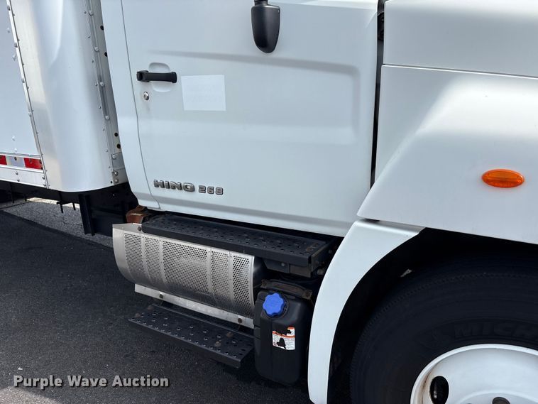 image for item EC4392 2017 Hino 268 box truck