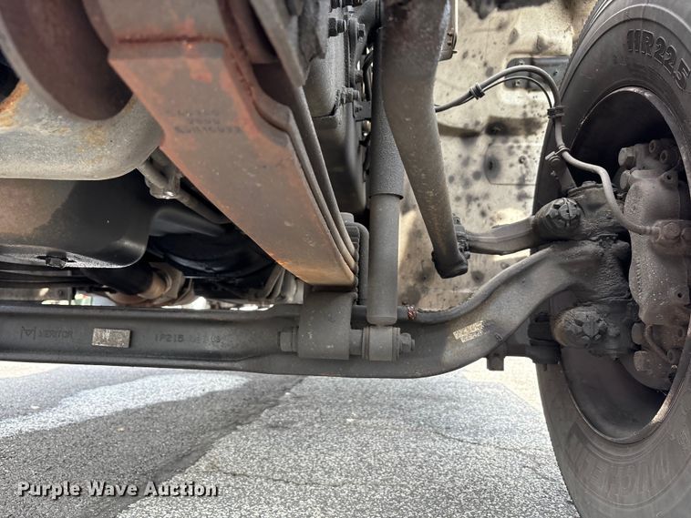 image for item EC4392 2017 Hino 268 box truck