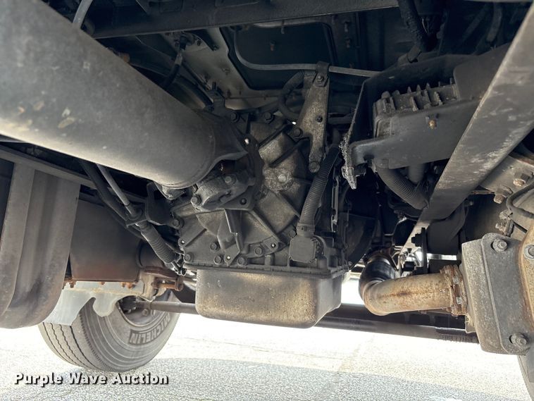 image for item EC4392 2017 Hino 268 box truck