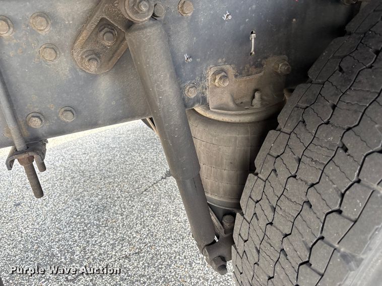 image for item EC4392 2017 Hino 268 box truck