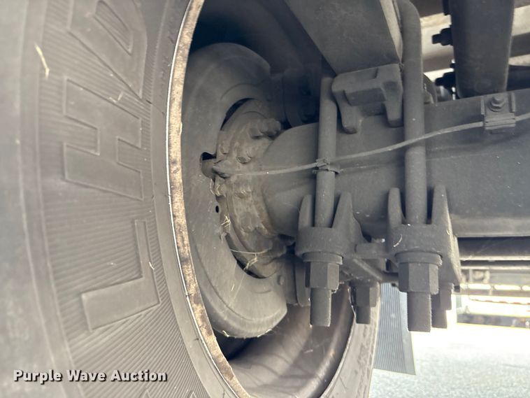 image for item EC4392 2017 Hino 268 box truck