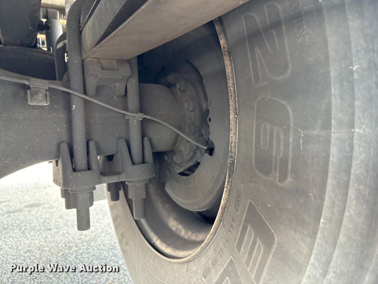 image for item EC4392 2017 Hino 268 box truck