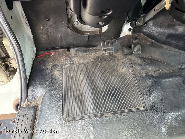 image for item EC4392 2017 Hino 268 box truck