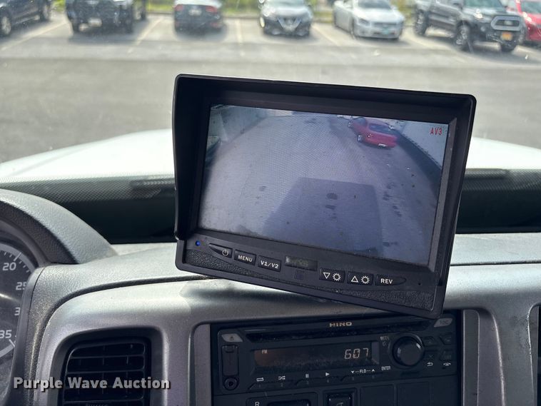 image for item EC4392 2017 Hino 268 box truck