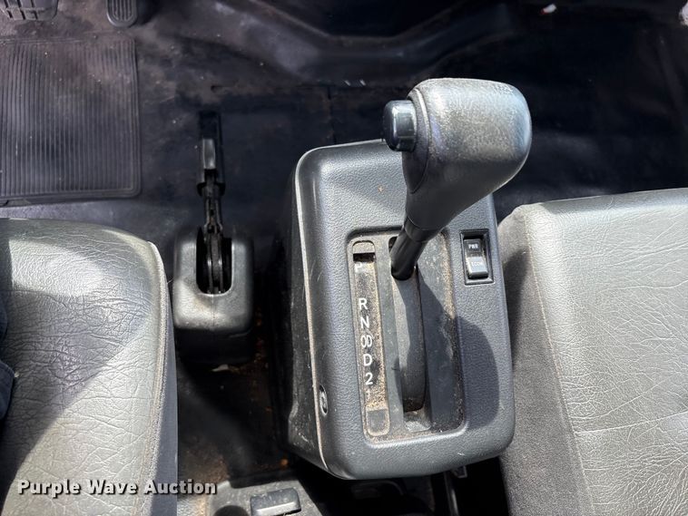 image for item EC4392 2017 Hino 268 box truck