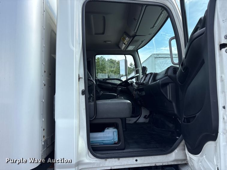 image for item EC4392 2017 Hino 268 box truck