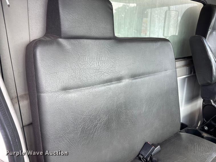 image for item EC4392 2017 Hino 268 box truck