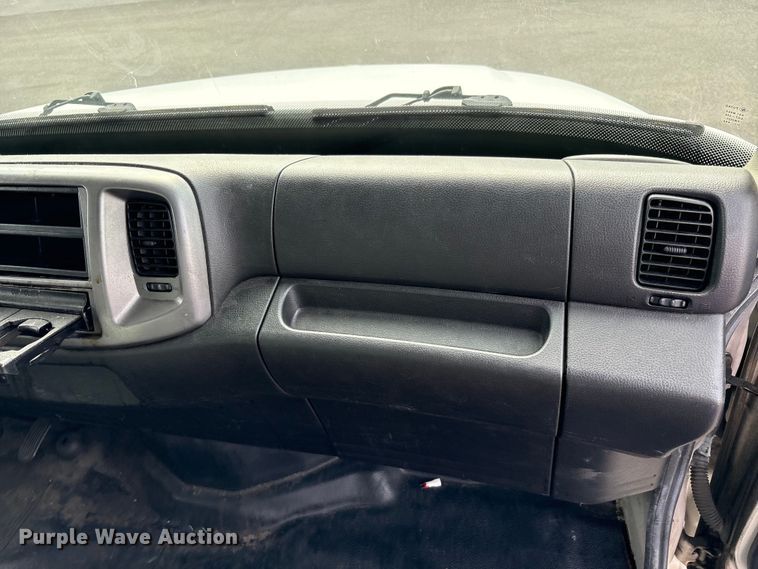 image for item EC4392 2017 Hino 268 box truck