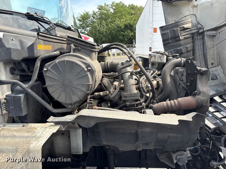 image for item EC4392 2017 Hino 268 box truck