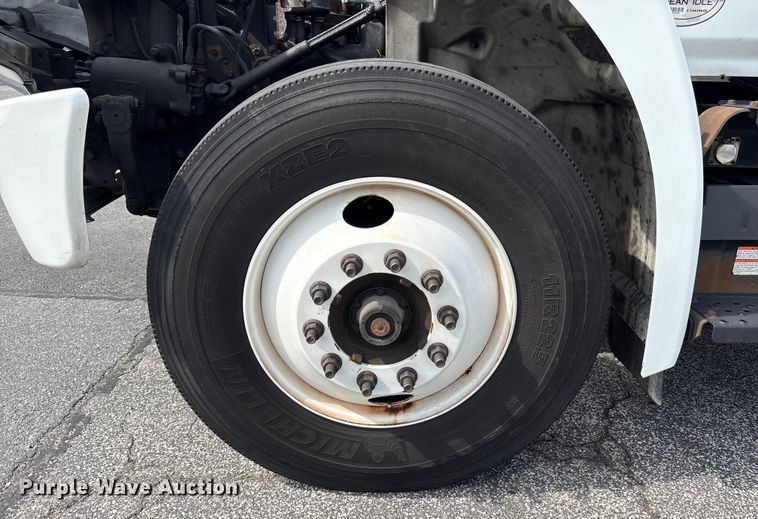 image for item EC4392 2017 Hino 268 box truck