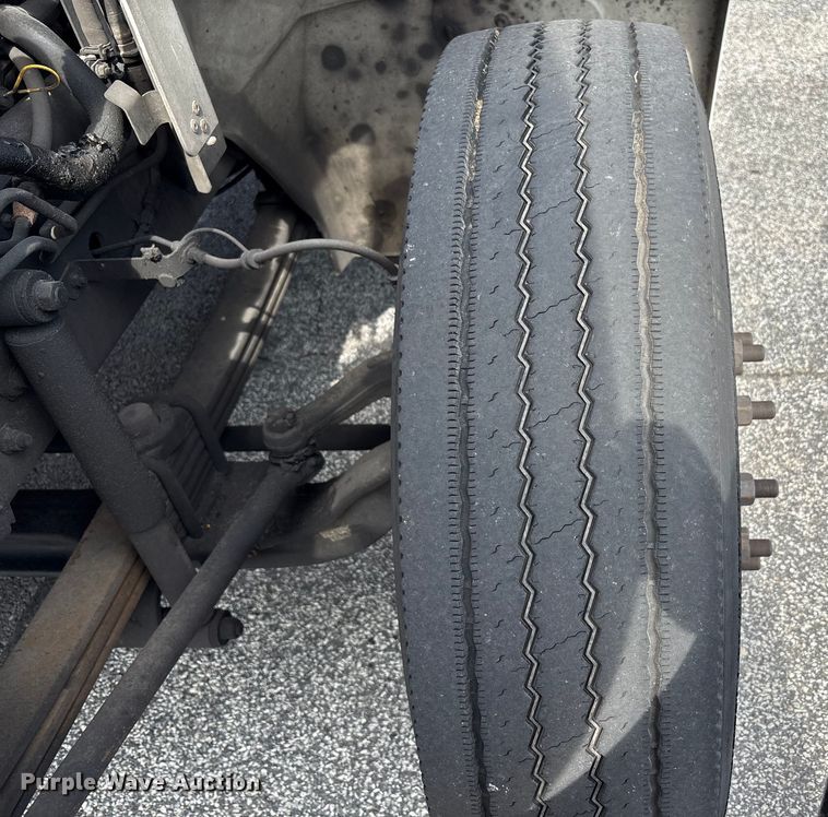 image for item EC4392 2017 Hino 268 box truck