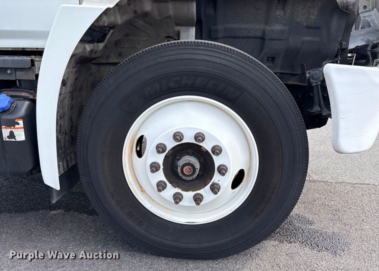 image for item EC4392 2017 Hino 268 box truck